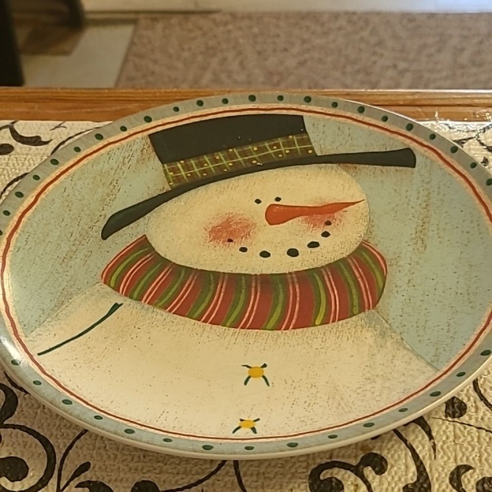 Oneida Frosty Friends Plates - Picture 2 of 11
